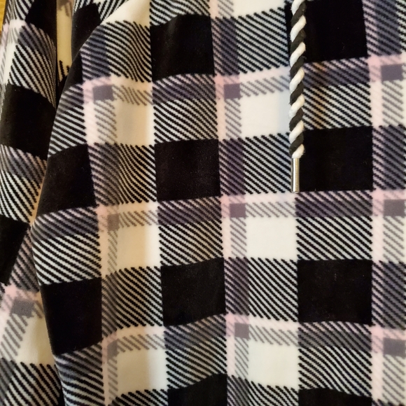 PJ Top - Picture 4 of 4